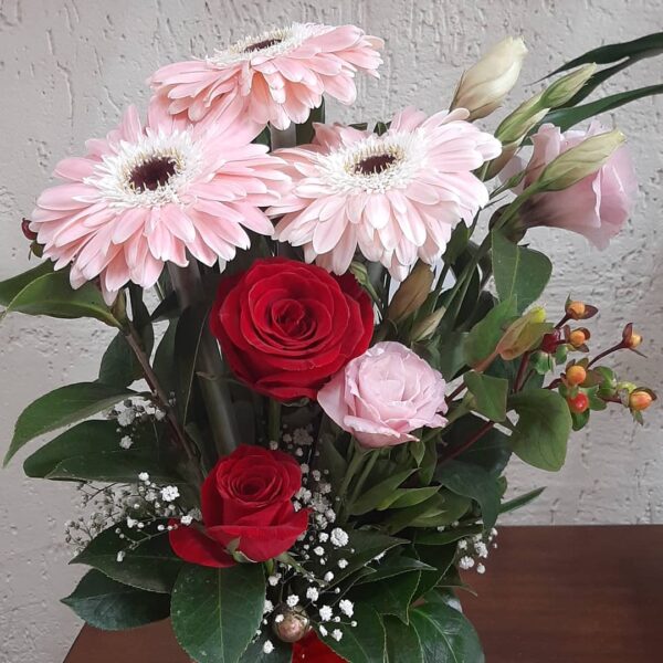 Arranjo de Flores – Rosas Lisianto e Gerberas - Sakamoto Flores